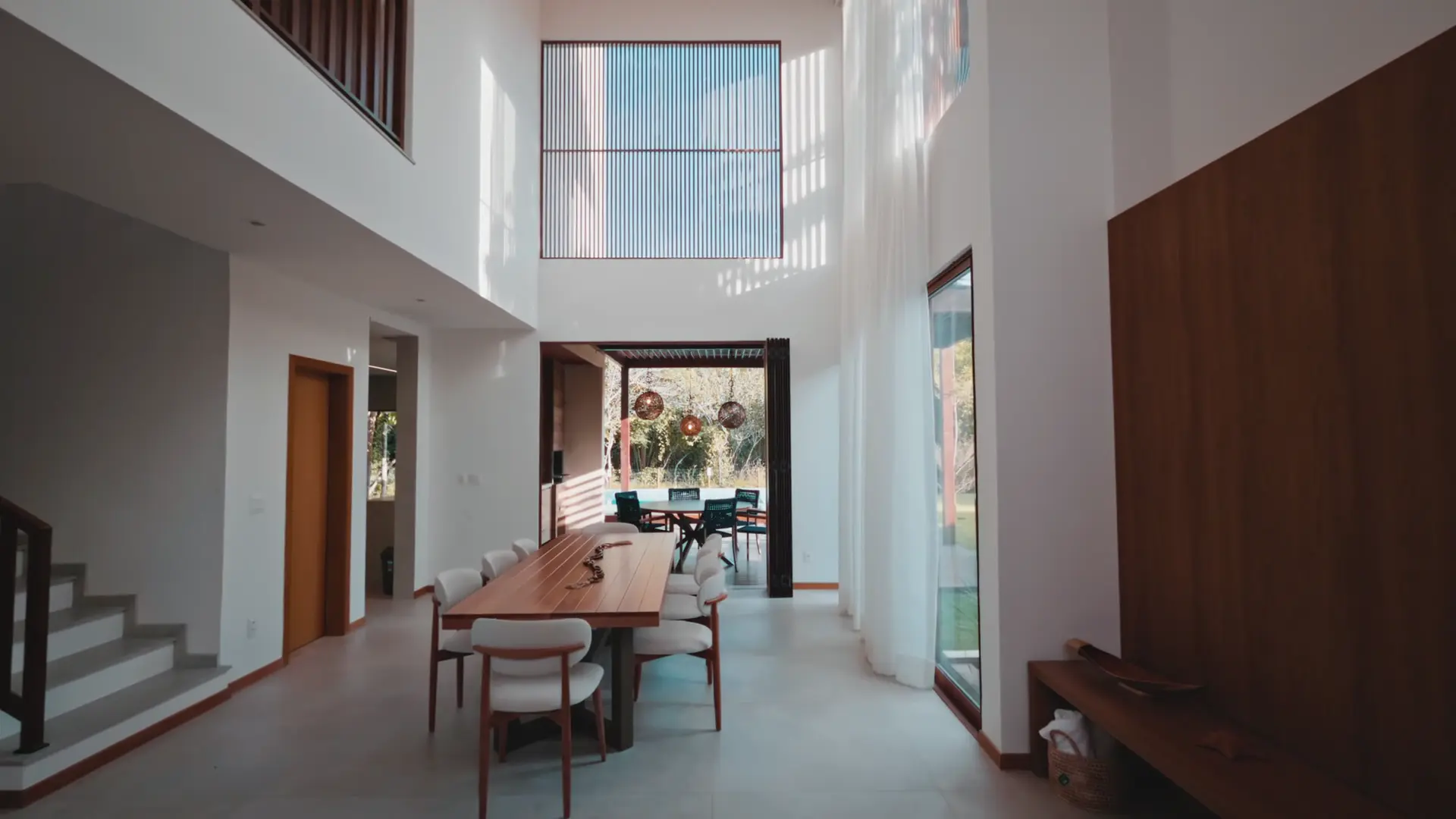 The open staircase and galleried landing at Ridgeview House